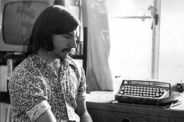 1971 Daglow coding in his Mudd-Blaisdell dorm room