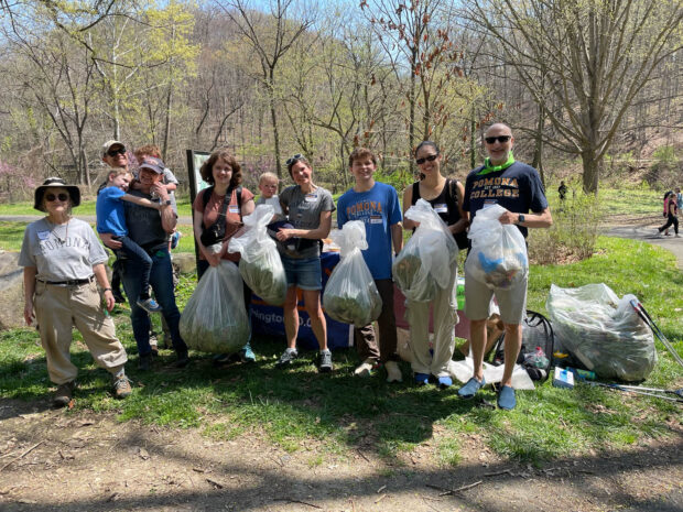 Group of Pomona alums doing trash pick up in Washington, D.C.